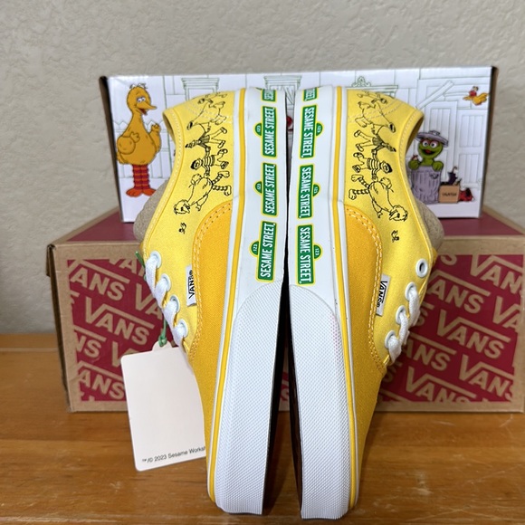 Vans Authentic Sesame Street Yellow women’s size 6 or men’s size 4.5 - Picture 6 of 10